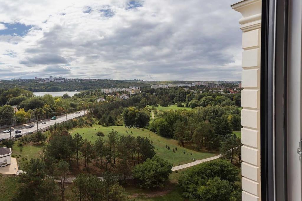 Luxury Apartment In The Superb Location Chişinău Eksteriør billede